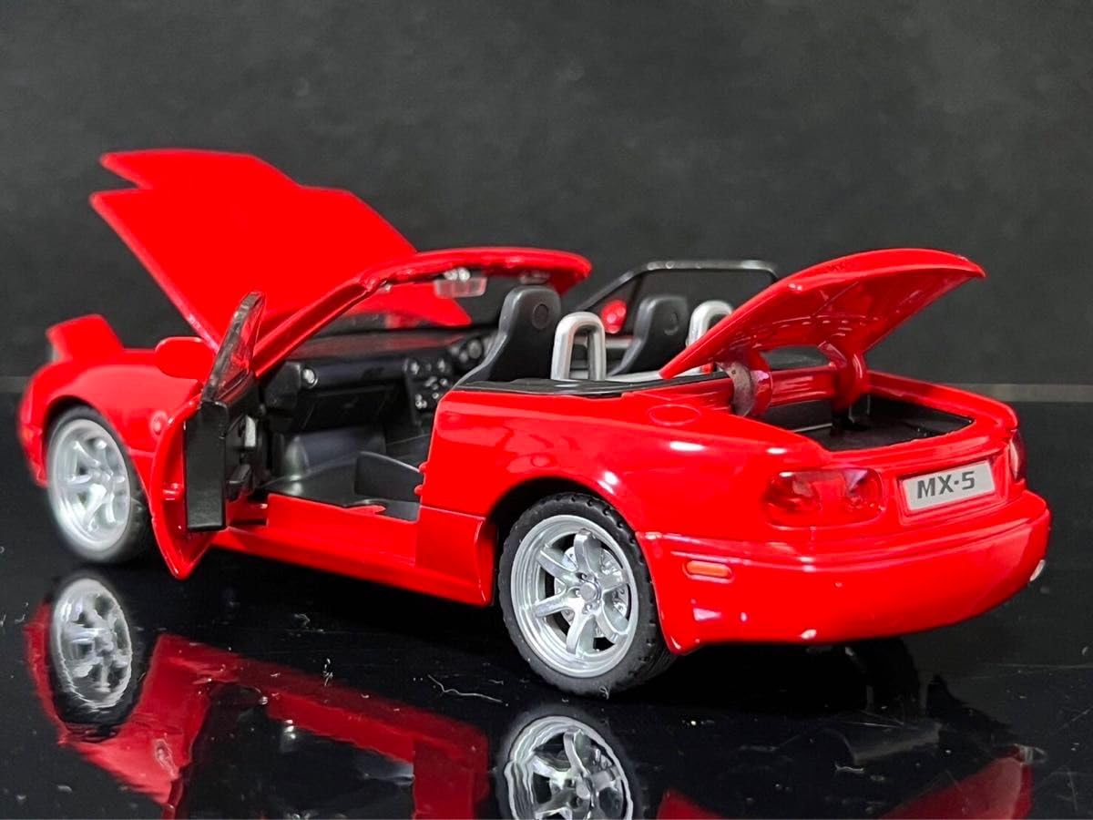 2台セット！ユーノスロードスター ミニカー (赤＆白)1/32 NA 2台セット！ユーノスロードスター ミニカー (赤＆白)1/32 NA